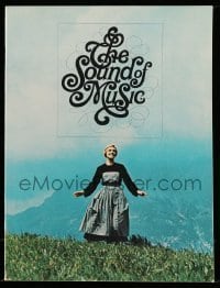 7d967 SOUND OF MUSIC 36pg souvenir program book 1965 classic musical, great images of Julie Andrews!