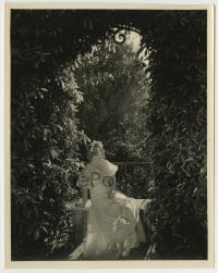 7h650 MILDRED DAVIS 8x10.25 still 1920 wonderful portrait in incredible garden by Gene Kornman!
