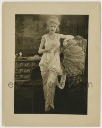 7h656 MOLLIE KING deluxe 8x10.25 still 1920s full-length wearing great dress & holding feathers!