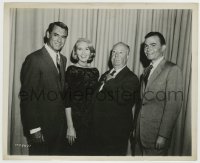 7h691 NORTH BY NORTHWEST candid 8.25x10 still 1959 of Alfred Hitchcock, Cary Grant, Saint & Mason!