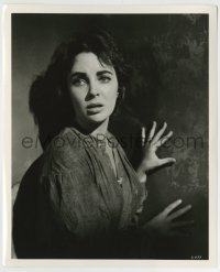 7h750 RAINTREE COUNTY 8x10 still 1957 close up of scared Elizabeth Taylor in the shadows!