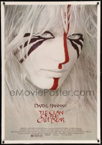 7k043 CLAN OF THE CAVE BEAR linen 1sh 1986 fantastic image of Daryl Hannah in tribal make up!