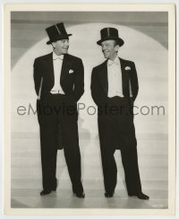 8s107 BAND WAGON deluxe 8.25x10 still 1953 Fred Astaire & Jack Buchanan in tuxedos in the spotlight!