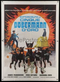 9f212 AMAZING DOBERMANS Italian 2p 1977 best different artwork of dogs carrying weapons & cash!