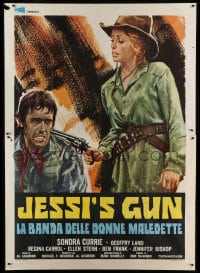 9f246 JESSI'S GIRLS Italian 2p 1975 different art of Sondra Currie holding gun to rapist's head!