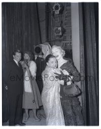 9m545 JUDY GARLAND/MARLENE DIETRICH 4x5 negative 1951 hugging after Judy's Broadway performance!