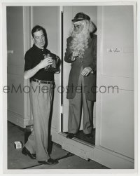 9s090 ASPHALT JUNGLE candid 8x10.25 still 1950 John Huston has crew member dress like Santa!