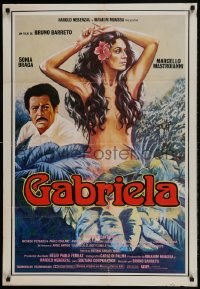 9t024 GABRIELA South American 1984 art of Marcello Mastroianni peeking at sexy naked Sonia Braga!