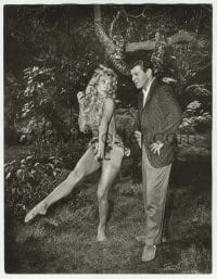9x100 ISLAND OF LOVE deluxe 10.5x13.5 still 1963 Preston directs comedienne Betty Bruce as Eve!