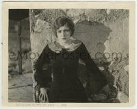 1b355 BILLIE DOVE signed 8x10 still 1925 worried close up backed against a wall in The Air Mail!