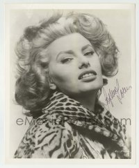 1b582 SOPHIA LOREN signed 8x10 still 1960s sexy portrait with blonde hair & leopardskin coat!