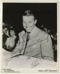 1b767 STAN KENTON signed 8.25x10 music publicity still 1940s smiling c/u of the orchestra leader!