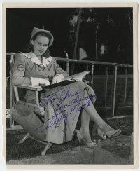 1b597 TERRY MOORE signed 8.25x10 still 1947 candid on set of The Return of October by Lippman!