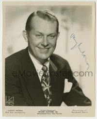 1b770 VAUGHN MONROE signed 8x10 music publicity still 1950s portrait of the Big Band leader in suit!