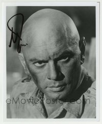 1b994 YUL BRYNNER signed 8x10 REPRO still 1980s great intense portrait of the famous actor!