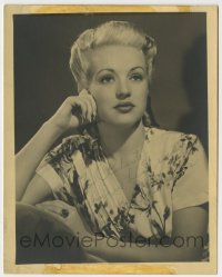 1b351 BETTY GRABLE signed deluxe 6x7 still 1940s great portrait of the beautiful leading lady!