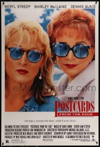 1c718 POSTCARDS FROM THE EDGE 1sh 1990 great image of Shirley MacLaine & Meryl Streep w/sunglasses!