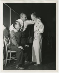 1h058 ABOVE SUSPICION candid deluxe 8x10 still 1943 Conrad Veidt visited by former dancing teachers!