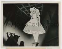 1h083 ALICE IN WONDERLAND 7.25x9 news photo 1951 giant Alice towers over the Red Queen in court!