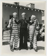 2a133 ANCHORS AWEIGH candid 8.25x10 still 1945 Gene Kelly on studio lot w/prisoners from other movie