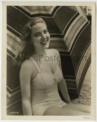 2a155 AUDREY TOTTER 8x10.25 still 1947 c/u smiling in swimsuit while making Lady in the Lake!