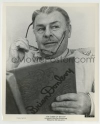 2a331 CURSE OF THE FLY candid 8.25x10 still 1965 c/u of Brian Donlevy with his personalized script!