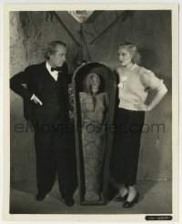 2a339 DANTE'S INFERNO candid 8x10 still 1935 Walthall & Claire Trevor with actual Egyptian mummy!