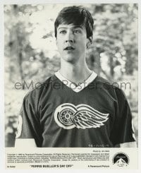 2a430 FERRIS BUELLER'S DAY OFF 8x9.75 still 1986 c/u of Alan Ruck as Cameron in hockey jersey!