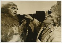 2a445 FRANKENSTEIN & THE MONSTER FROM HELL candid 7x10 still 1974 monster Prowse & Terence Fisher!