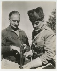 2a714 NORTH WEST MOUNTED POLICE candid 7.75x9.5 still 1940 real Mountie teaches how to handle rifle!