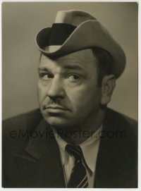 2a966 WALLACE BEERY deluxe 6.75x9.25 still 1930s great portrait wearing too small hat by Hurrell!