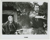 2a991 YOJIMBO 8.25x10 still R1970s Akira Kurosawa, c/u of samurai Toshiro Mifune drawing his sword!