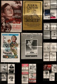 2g275 LOT OF 36 UNCUT PRESSBOOKS 1950s-1970s advertising for a variety of different movies!