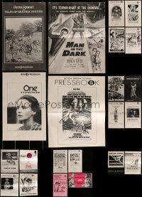 2g285 LOT OF 22 UNCUT PRESSBOOKS 1970s advertising for a variety of different movies!