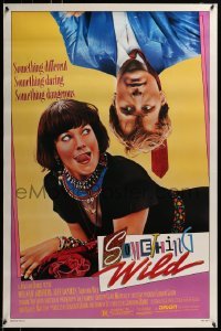 3w811 SOMETHING WILD 1sh 1986 great image of Melanie Griffith & upside-down Jeff Daniels!