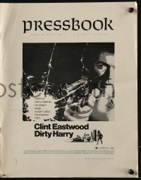 3x621 DIRTY HARRY pressbook 1971 great c/u of Clint Eastwood pointing gun, Don Siegel crime classic