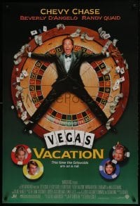 4c776 NATIONAL LAMPOON'S VEGAS VACATION 1sh 1997 great image of Chevy Chase on roulette wheel!