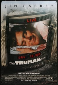 4c940 TRUMAN SHOW advance 1sh 1998 cool image of Jim Carrey on large screen, Peter Weir!