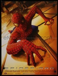 4f832 SPIDER-MAN French 16x21 2002 Tobey Maguire crawling up wall, Sam Raimi, Marvel!