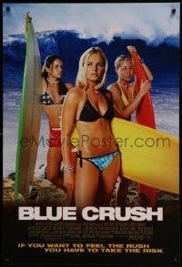 4g129 BLUE CRUSH 1sh 2002 surfers Michelle Rodriguez, Kate Bosworth & Sanoe Lake in bikinis