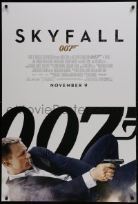 4g809 SKYFALL advance DS 1sh 2012 November 9 style, Daniel Craig as James Bond on back shooting gun!