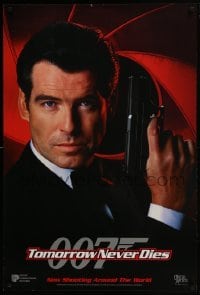 4g906 TOMORROW NEVER DIES int'l teaser DS 1sh 1997 different image of Brosnan as James Bond!