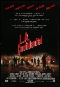 4r782 L.A. CONFIDENTIAL DS 1sh 1997 Basinger, Spacey, Crowe, Pearce, police arrive in film's climax