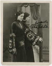 4t462 ESTHER RALSTON signed 8x10.25 still 1927 c/u in black wig by mirror from The Spotlight!