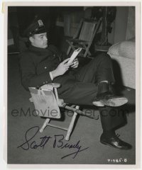 4t620 SCOTT BRADY signed 8x10 key book still 1940s candid in police uniform relaxing on the set!