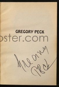 4t220 GREGORY PECK signed softcover book 1977 biography, Pyramid Illustrated History of the Movies!