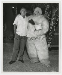4x147 7 FACES OF DR. LAO candid 8x10 still 1964 George Pal with Tony Randall in makeup as Yeti