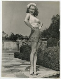 4x624 MARILYN MONROE English 7x9.25 news photo 1949 full-length in skimpy outfit & sailor hat!