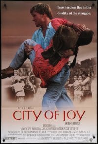 4y018 CITY OF JOY Swiss 1992 Patrick Swayze helps the poor people in India, Om Puri!