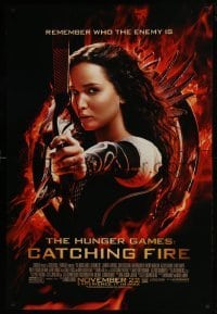 5g712 HUNGER GAMES: CATCHING FIRE advance DS 1sh 2013 close-up of Jennifer Lawrence w/bow!